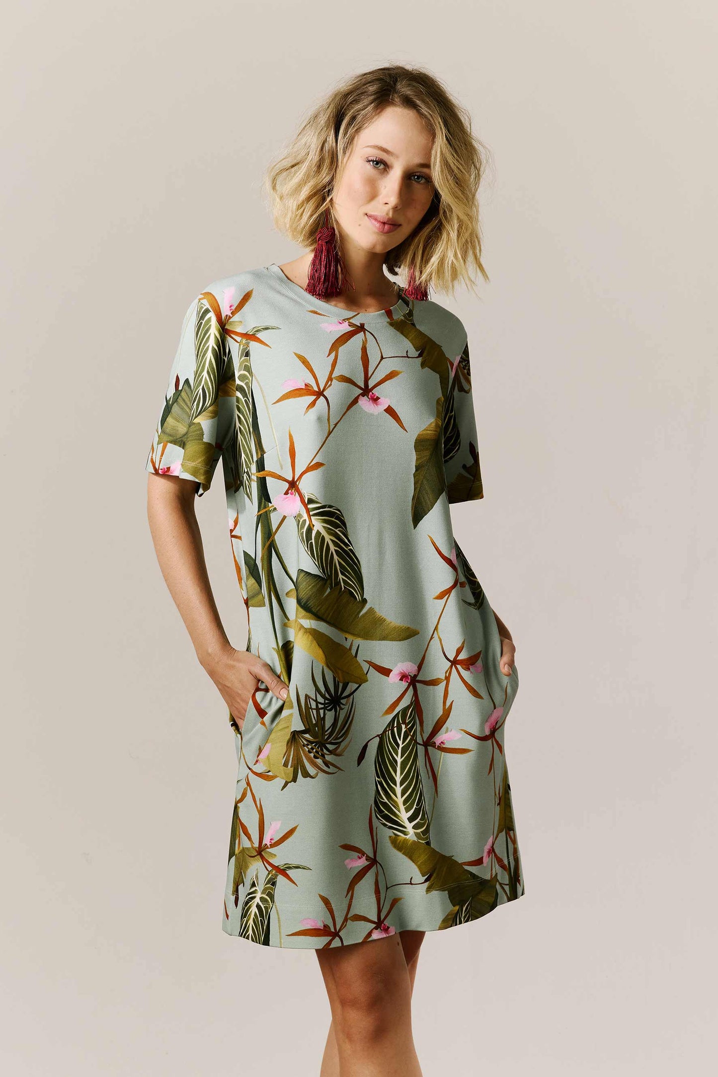 Vestido T-Shirt Malha Floral do Hotel Azul